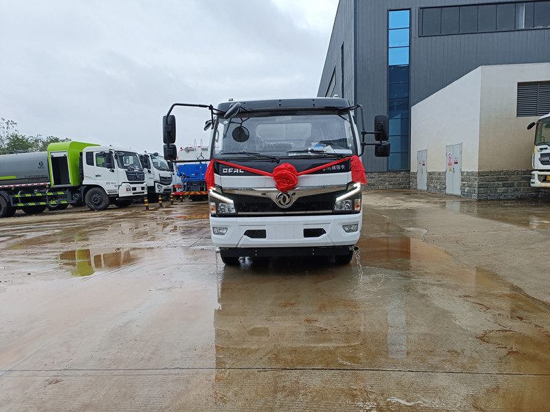 東風(fēng)福瑞卡9.2方霧炮灑水車