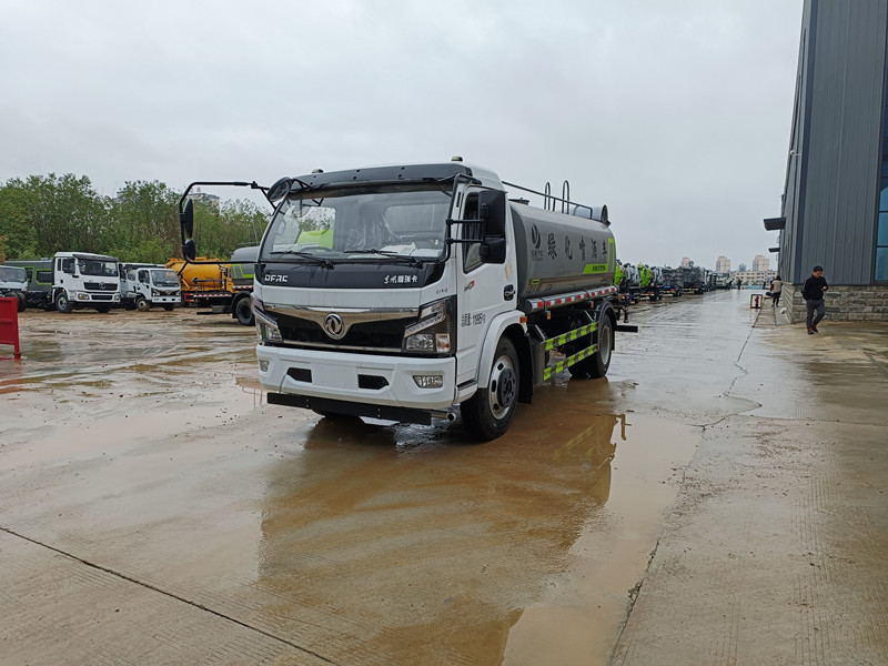 東風(fēng)福瑞卡9.2方霧炮灑水車